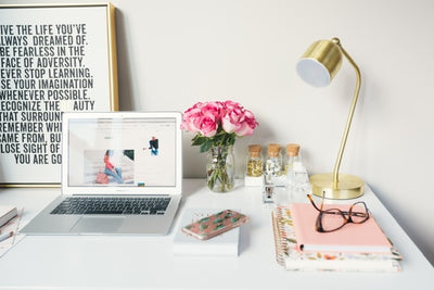 DEVELOPING YOUR PERSONAL BRAND AS A HAIR STYLIST USING E-COMMERCE 